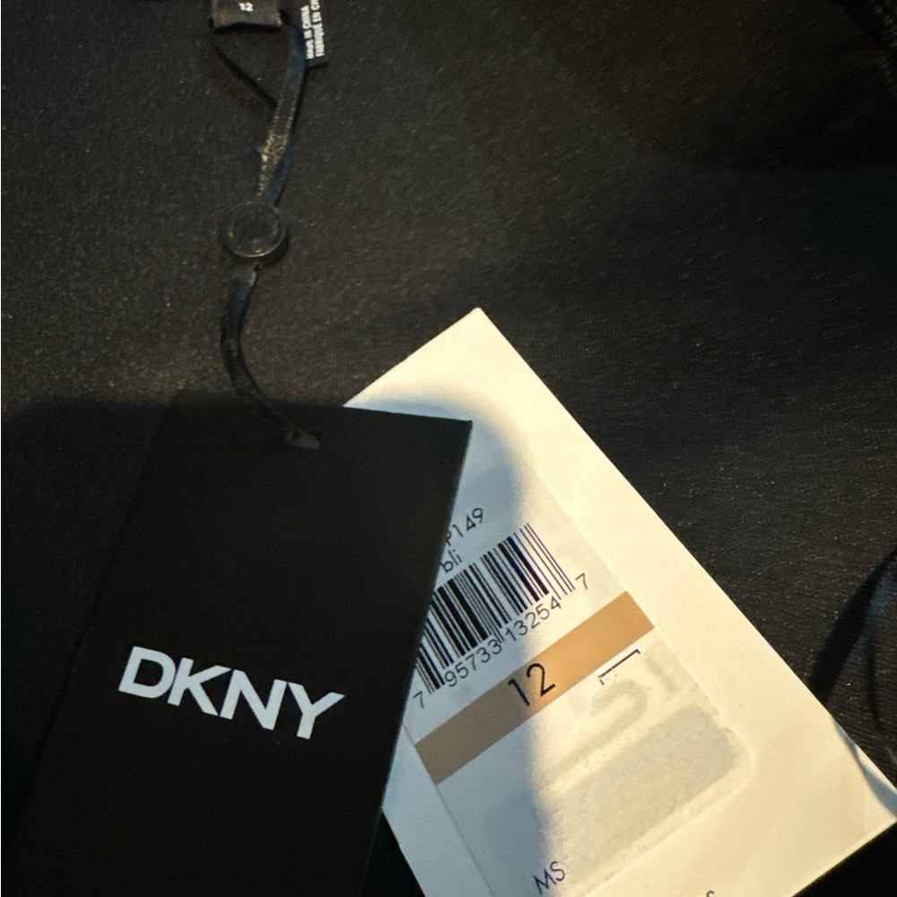 DKNY Beautiful dress with a flared bottom - Picture 4 of 5